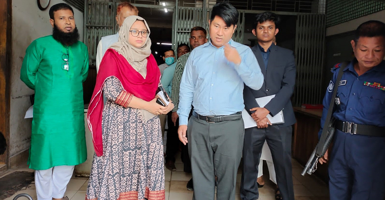 ফেনীতে মান যাচাই না করে খাদ্য তৈরি, দুই প্রতিষ্ঠানের জরিমানা