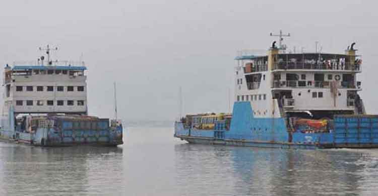 বৈরি আবহাওয়ায় দৌলতদিয়া-পাটুরিয়ায় ফেরি-লঞ্চ চলাচল ব্যাহত