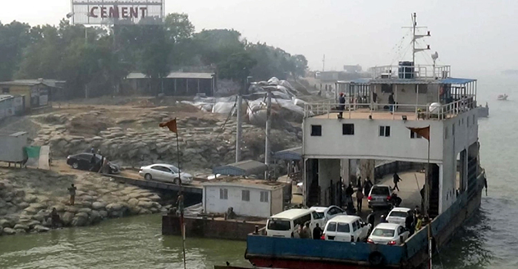 দৌলতদিয়া-পাটুরিয়ায় অনির্দিষ্টকালের জন্য বন্ধ হলো ফেরি