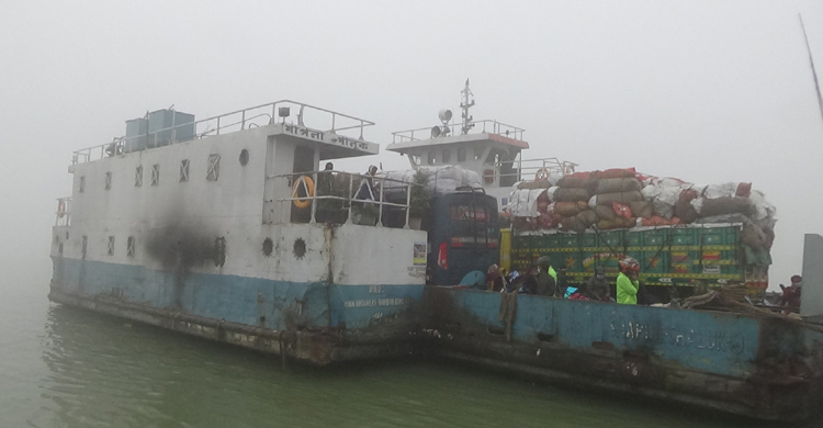 দৌলতদিয়ায় ফেরি চলাচল শুরু