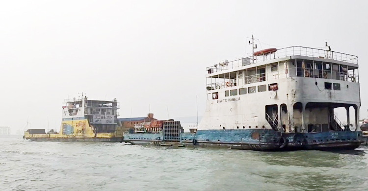শিমুলিয়া-বাংলাবাজারে সাড়ে ৪ ঘণ্টা ফেরি চলাচল ব্যাহত