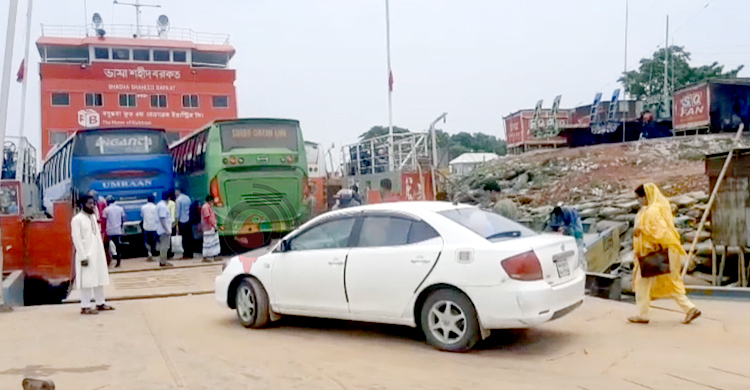 চাপ নেই দৌলতদিয়ায়, ভোগান্তি ছাড়াই ফিরছে মানুষ