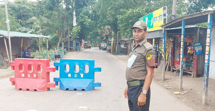 পাটুরিয়ায় গাড়ির জন্য ফেরির অপেক্ষা!