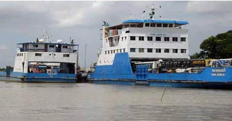 পৌনে তিন ঘণ্টা পর দৌলতদিয়া-পাটুরিয়ায় ফেরি চলাচল স্বাভাবিক