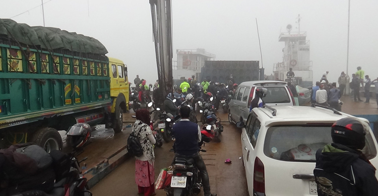 ১০ ঘণ্টা পর দৌলতদিয়া-পাটুরিয়ায় ফেরি চলাচল শুরু
