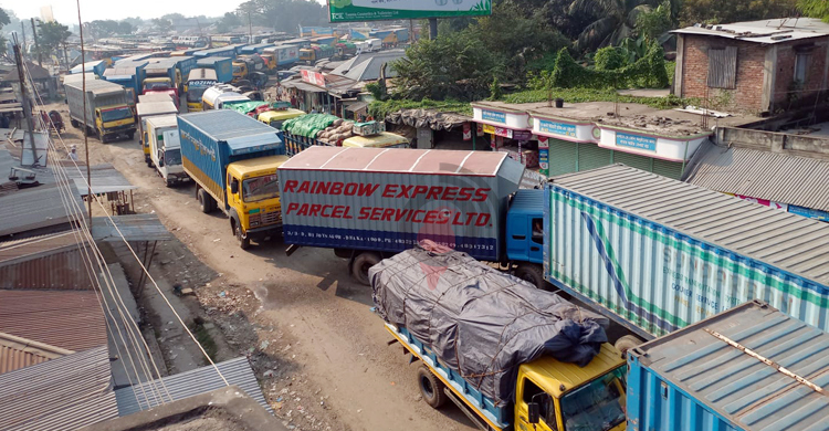 আজও দৌলতদিয়ায় যানবাহনের লম্বা লাইন