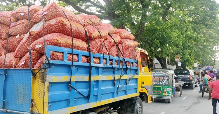 বাংলাবাজার-শিমুলিয়ায় ফেরি চলাচল বন্ধ, জাজিরায় গাড়ির চাপ