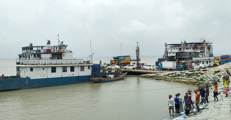 শিমুলিয়া-বাংলাবাজার নৌরুটে ফেরি চলাচল বন্ধ