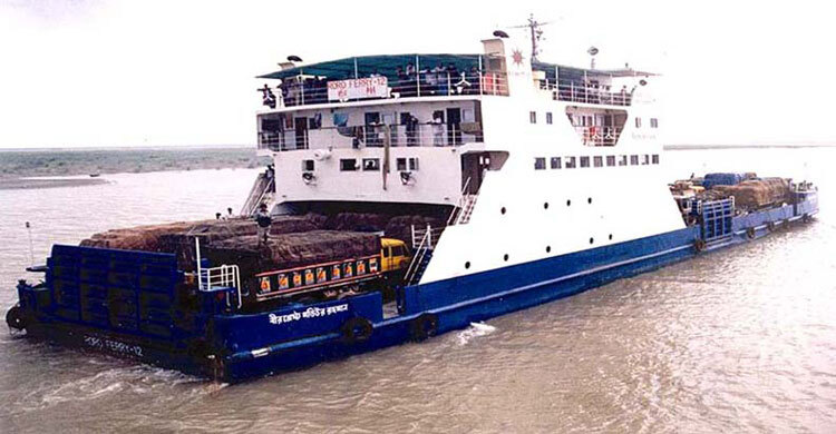 প্রতিদিন ১০ হাজার গাড়ি পারাপার করে বিআইডব্লিউটিসির ফেরি