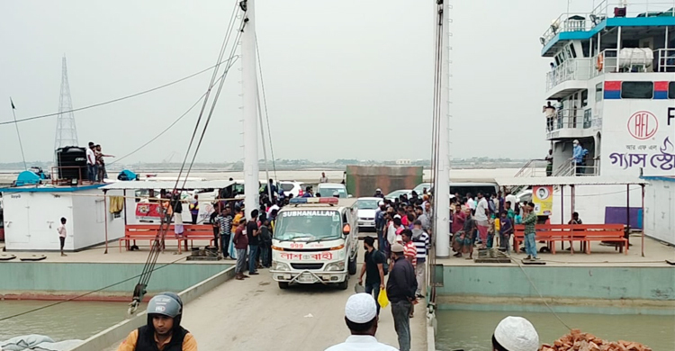 মঙ্গলমাঝির ঘাট-শিমুলিয়া রুটে ফেরি চলাচল শুরু