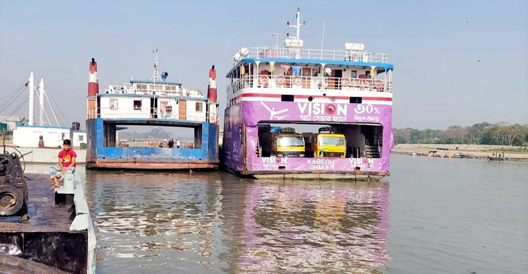 সাড়ে ৭ ঘণ্টা পর শরীয়তপুর-চাঁদপুর রুটে ফেরি চলাচল শুরু