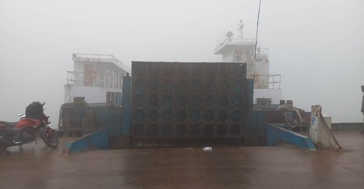 রাত ২টা থেকে বন্ধ দৌলতদিয়া-পাটুরিয়া ফেরি চলাচল