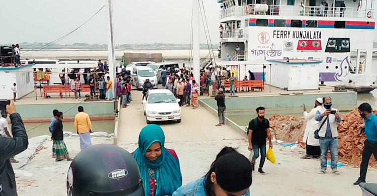 মঙ্গলমাঝির ঘাট-শিমুলিয়া রুটে ফেরি চলাচল শুরু