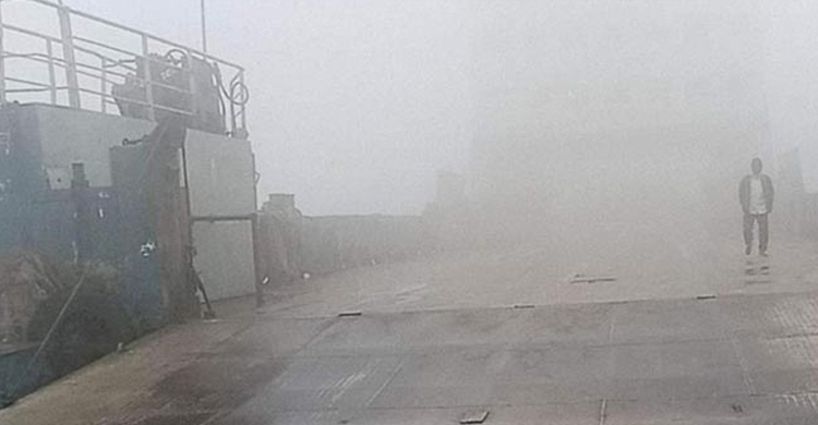 কুয়াশায় আটকে ফেরিঘাটে প্রাণ গেলো রোগীর