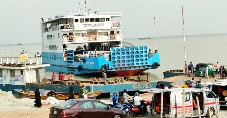পদ্মা সেতুর নিচ দিয়ে ২৪ ঘণ্টা চলাচল করবে ৫ ফেরি