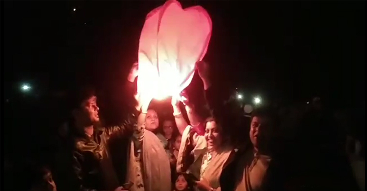 আনন্দ উৎসবে কুয়াকাটা সৈকতে বর্ষবরণ