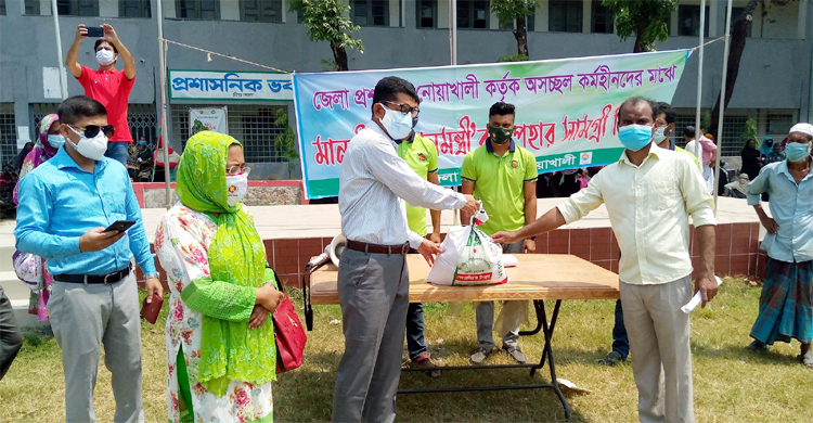 প্রধানমন্ত্রীর উপহার পেলেন নোয়াখালীর ৫০০ চর্মকার ও অসহায় মানুষ
