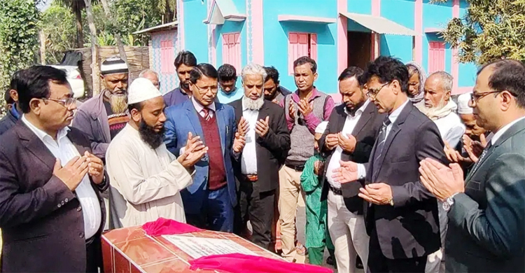 পেঁয়াজচাষিদের দুঃখ ঘোঁচাবে মডেল ঘর