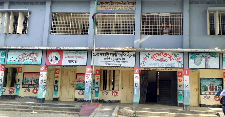স্কুল ছুটি দিয়ে শ্রেণিকক্ষেই কোচিং বাণিজ্য