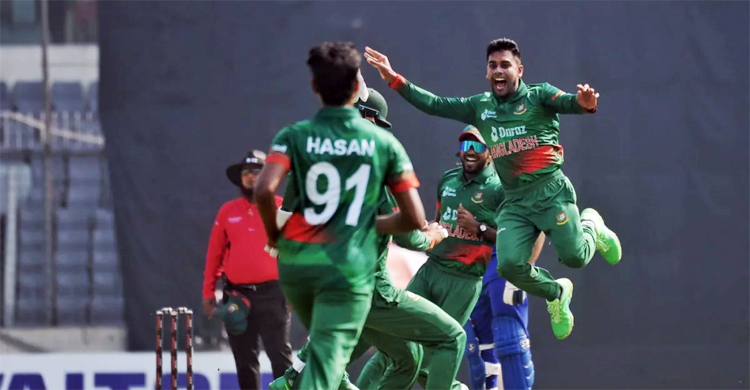 মিরাজ ফেরালেন ধাওয়ানকে, জীবন পেলেন কোহলি