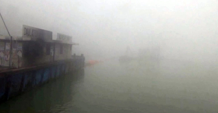 দৌলতদিয়া-পাটুরিয়া ফেরি চলাচল বন্ধ, নদীতে আটকা ৩ ফেরি