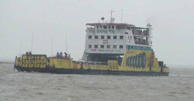 ৩ ঘণ্টা পর দৌলতদিয়া-পাটুরিয়া নৌরুটে ফেরি চলাচল স্বাভাবিক