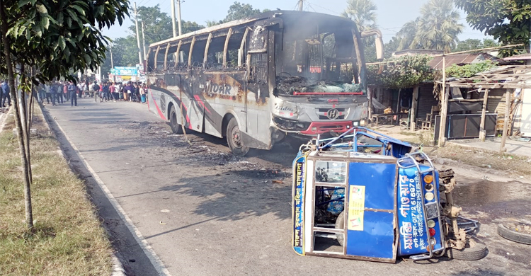 মাদারীপুরে বাস-ইজিবাইক সংঘর্ষ, মারা গেলেন চালকও