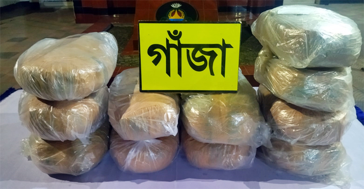 যাত্রাবাড়ী থেকে ২২ কেজি গাঁজাসহ গ্রেফতার ৪