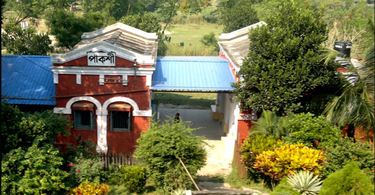কলেজ অধ্যক্ষকে লাঞ্ছিত করায় রেলওয়ে কর্মচারী বরখাস্ত