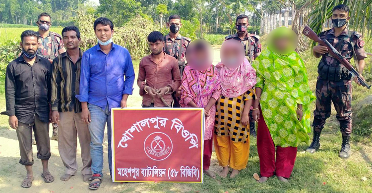 ভারতে অনুপ্রবেশের সময় দালালসহ গ্রেফতার ৯