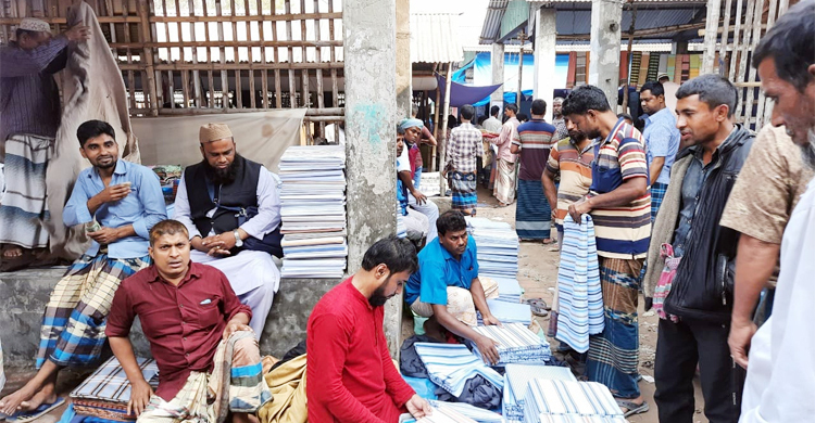 রঙ-সুতার দামের সাথে তাঁতিদের ওপর খাঁড়ার ঘা হয়ে এসেছে করোনা