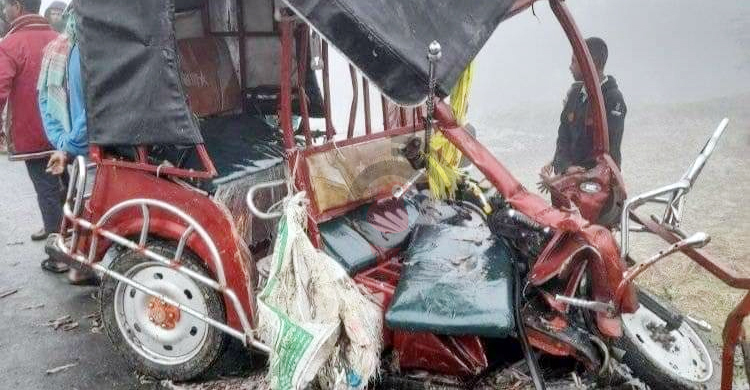 কলাপাড়ায় বাস-অটোরিকশার সংঘর্ষে নিহত ২