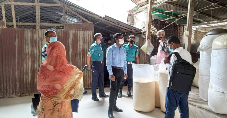 লাইসেন্স ছাড়া পণ্য বাজারজাত, মুড়ি কারখানাকে ৫০ হাজার টাকা জরিমানা