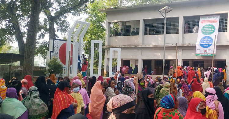 ইভিএম মেশিনে ত্রুটি, এক ঘণ্টা ভোটগ্রহণ বন্ধ