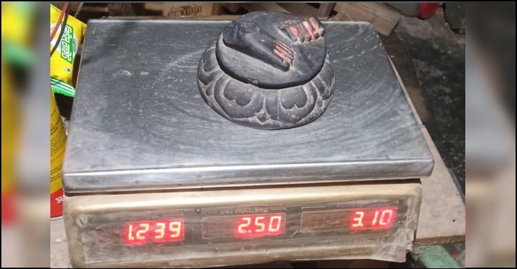 শ্বশুর-জামাইয়ের হাত ঘুরে থানায় গেলো ‘কষ্টিপাথর’