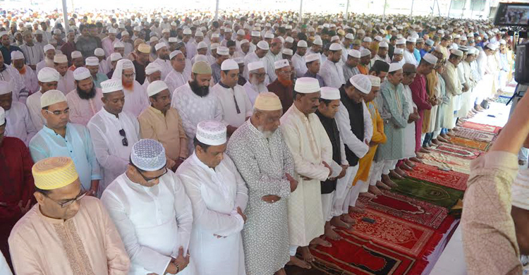 খুলনায় ঈদের প্রধান জামাত টাউন মসজিদে