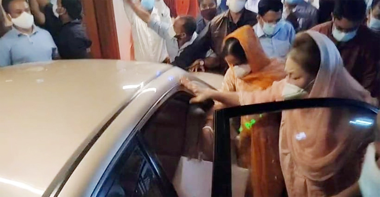 ৫৩ দিন পর হাসপাতাল ছাড়লেন খালেদা জিয়া
