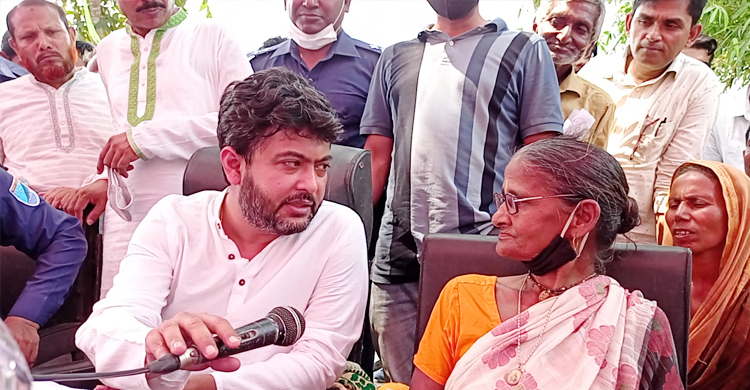 সেই চারুবালাকে ঘর করে দিল পুলিশ, এমপি নিক্সন দিলেন লাখ টাকা