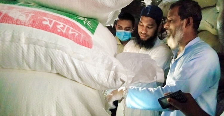 নওগাঁয় মেয়াদোত্তীর্ণ আটা বিক্রি করায় ৮ হাজার টাকা জরিমানা