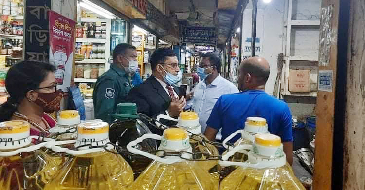 পণ্য বিক্রিতে অনিয়ম : ১০৬ প্রতিষ্ঠানকে ১০ লাখ টাকা জরিমানা