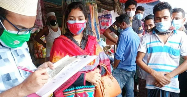 চিংড়িতে ক্ষতিকর ‘ম্যাজিক বল’, বিক্রেতাকে ৫০ হাজার জরিমানা