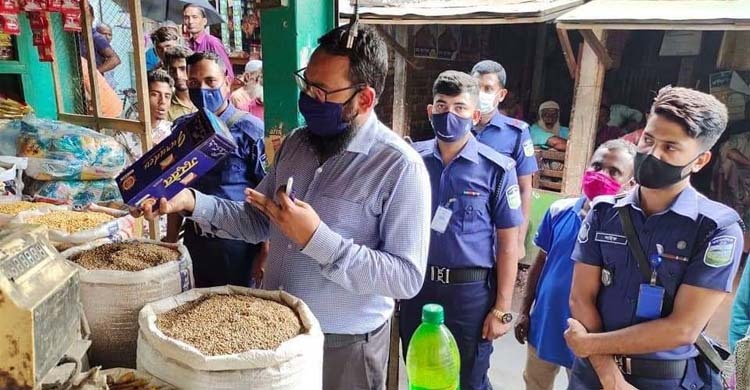 নিত্যপণ্যের বাজারে অভিযান: ১০৪ প্রতিষ্ঠানকে জরিমানা