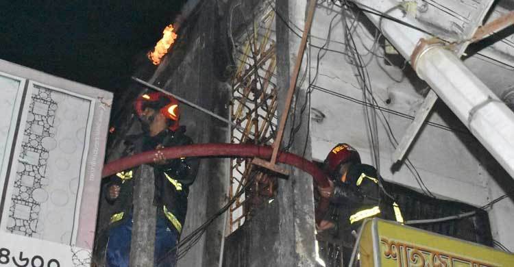 দক্ষিণ সুরমায় ভয়াবহ অগ্নিকাণ্ড, ১৫ লাখ টাকার ক্ষতি