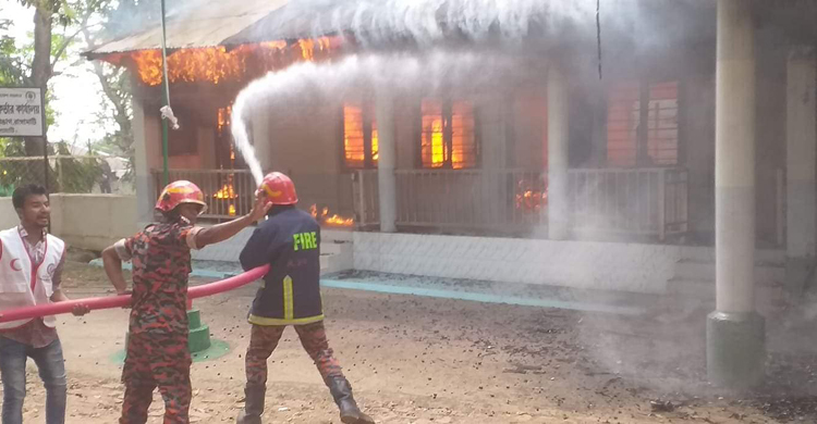 রাঙ্গামাটিতে বন বিভাগের প্রধান কার্যালয়ে ভয়াবহ আগুন