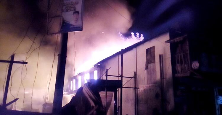 ভোলায় আগুনে পুড়ল নৌ থানাসহ ২০ দোকান