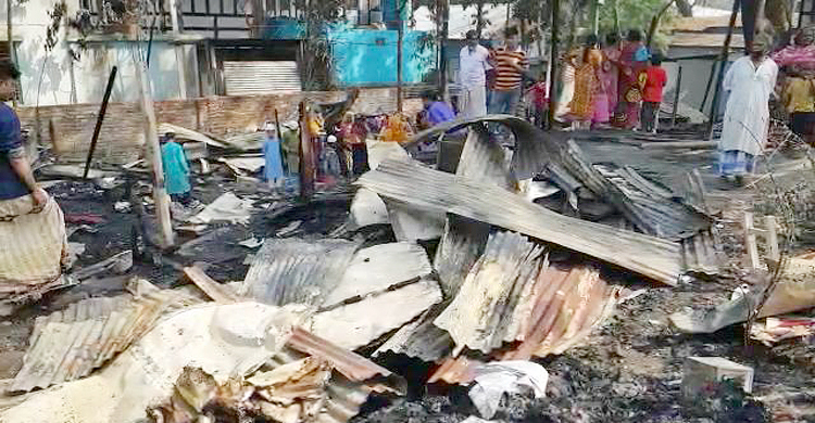 মশার কয়েলের আগুনে ৫ দোকান ও ৪ বসতঘর পুড়ে ছাই