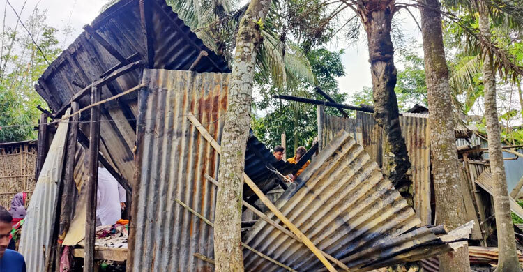 পরনের কাপড় ছাড়া কিছুই অবশিষ্ট রইলো না ইয়ার আলীর