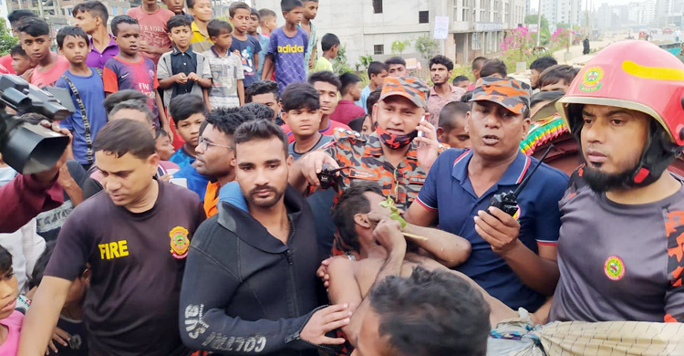 মিরপুরে খালে পড়ে নিখোঁজ ব্যক্তিকে ৬ ঘণ্টা পর জীবিত উদ্ধার