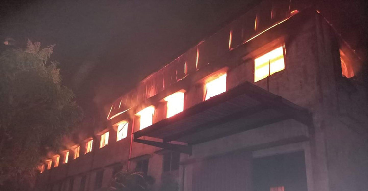 নারায়ণগঞ্জে পোশাক কারখানার আগুন নিয়ন্ত্রণে