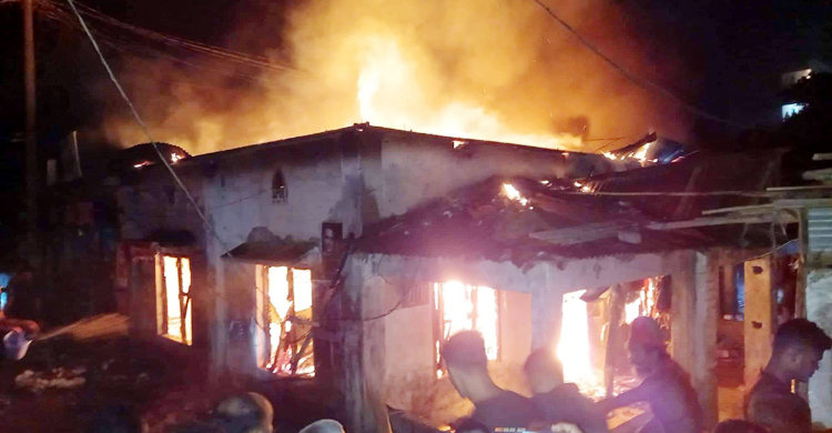 সোনারগাঁয়ে বিএনপির কার্যালয়সহ ৫ দোকানে অগ্নিকাণ্ড
